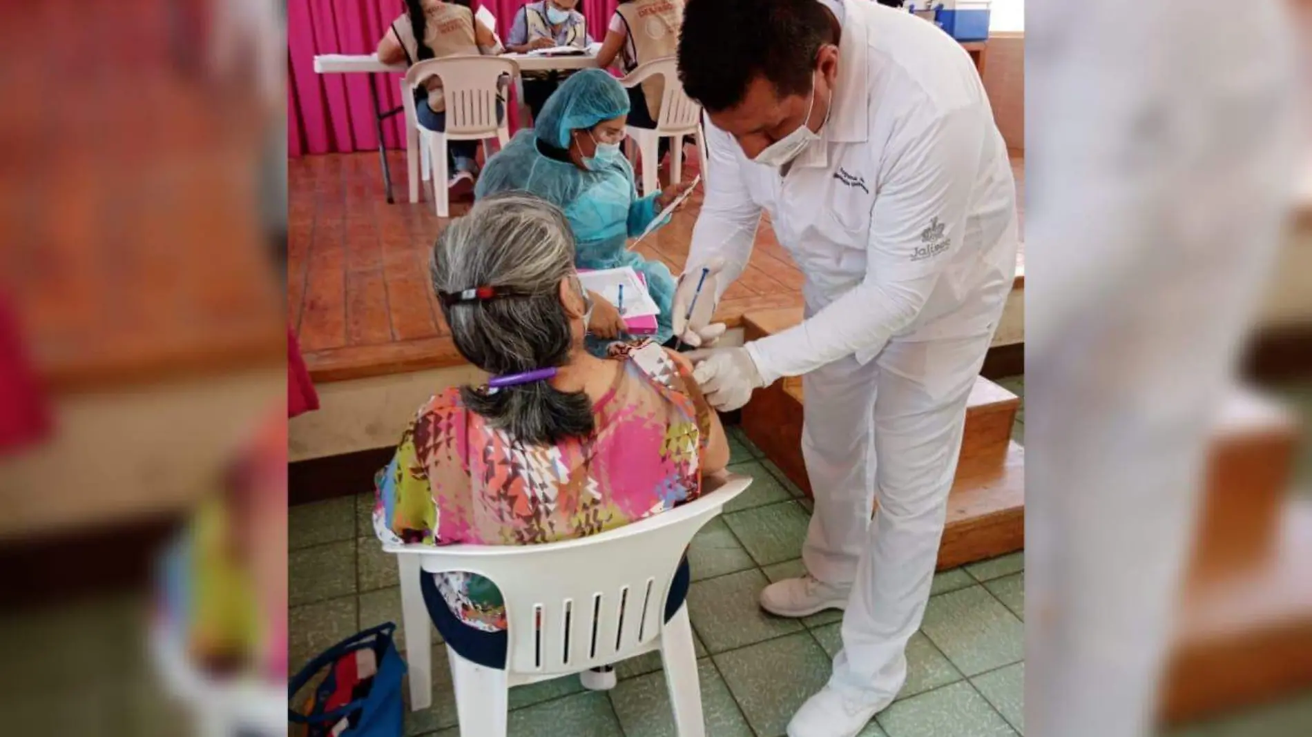 Vacunación de adultos mayores Hogares de Ancianos AC